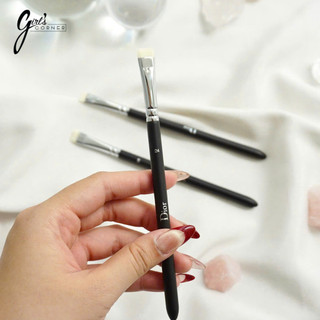Cọ vẽ mắt Dior 24 Backstage Eyeliner Brush