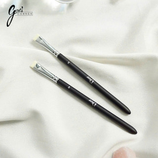 Cọ vẽ mắt Dior 24 Backstage Eyeliner Brush