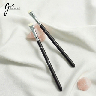 Cọ vẽ mắt Dior 24 Backstage Eyeliner Brush