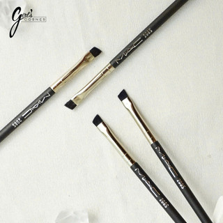 Cọ vẽ mày SYNTHETIC ANGLED BROW BRUSH M 208