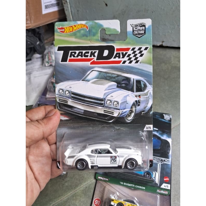 HOT WHEELS PREMIUM 1970 CHEVY CHEVELLE - TRACK DAY