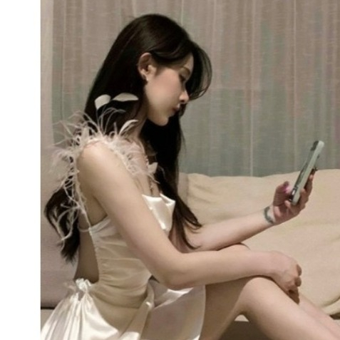 Đầm Nữ Dáng Xòe Hở Lưng Phối Lông Vũ