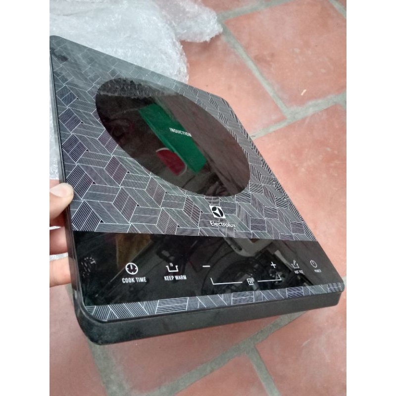 mặt kính của bếp từ Electrolux ETD29MKC,  ETD29KC tháo bếp còn đẹp