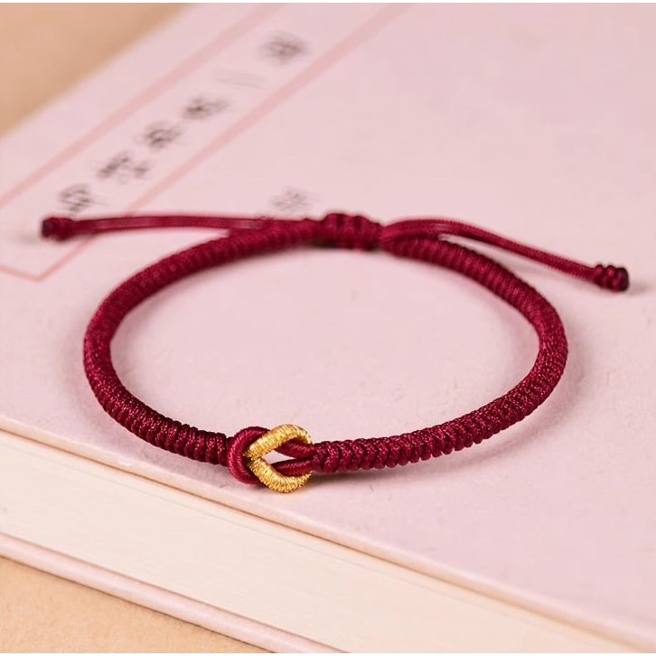 Vòng Tay Chỉ Đỏ May Mắn – Nút Thắt Vàng Kết Nối Tình Thân Và Tài Lộc | WU Bangle | BigBuy360 - bigbuy360.vn
