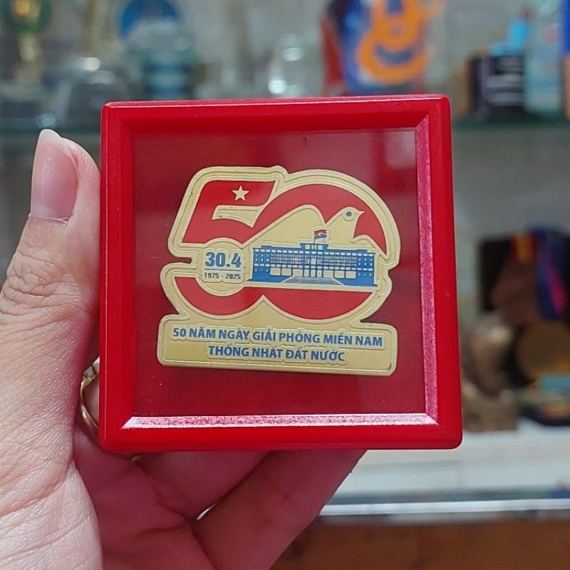 Huy hiệu đa dạng mẫu mã theo yêu cầu, 50 năm, đoàn, đội, ăn mòn, in ấn theo yêu cầu