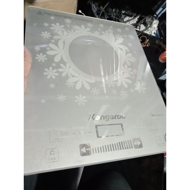 Mặt kính của bếp điện từ Kangaroo KG419i, KG417i tháo máy, đẹp (chỉ là mặt kính phía trên, không phả