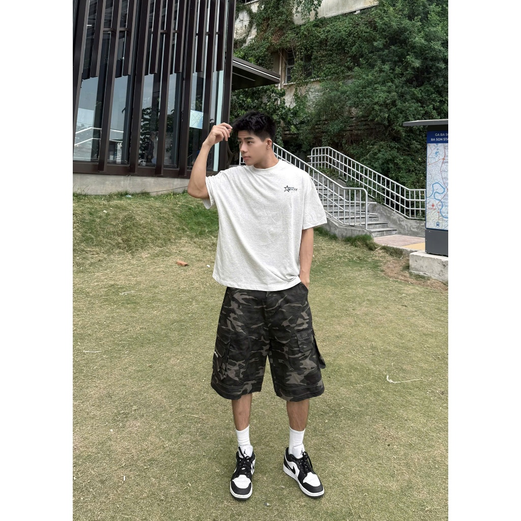 STARLIGHT TSHIRT  - Áo thun ngôi in lụa kèm thêu Whose Studio | BigBuy360 - bigbuy360.vn