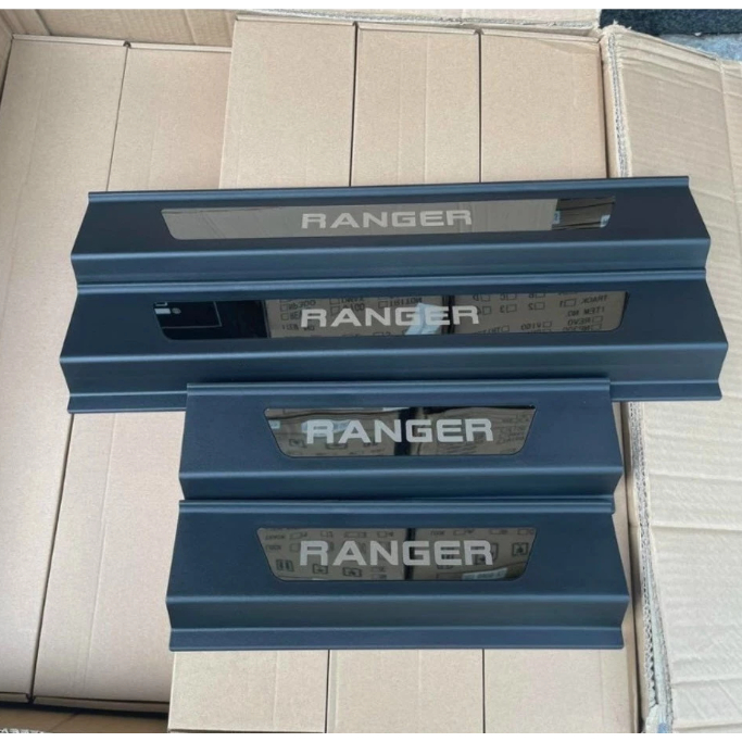 Ốp Bậc Cửa, Nẹp Cửa Bước Chân Xe FORD RANGER - FORD EVEREST Đời 2023 - 2026 Nhựa ABS, Logo 3D Tráng Gương