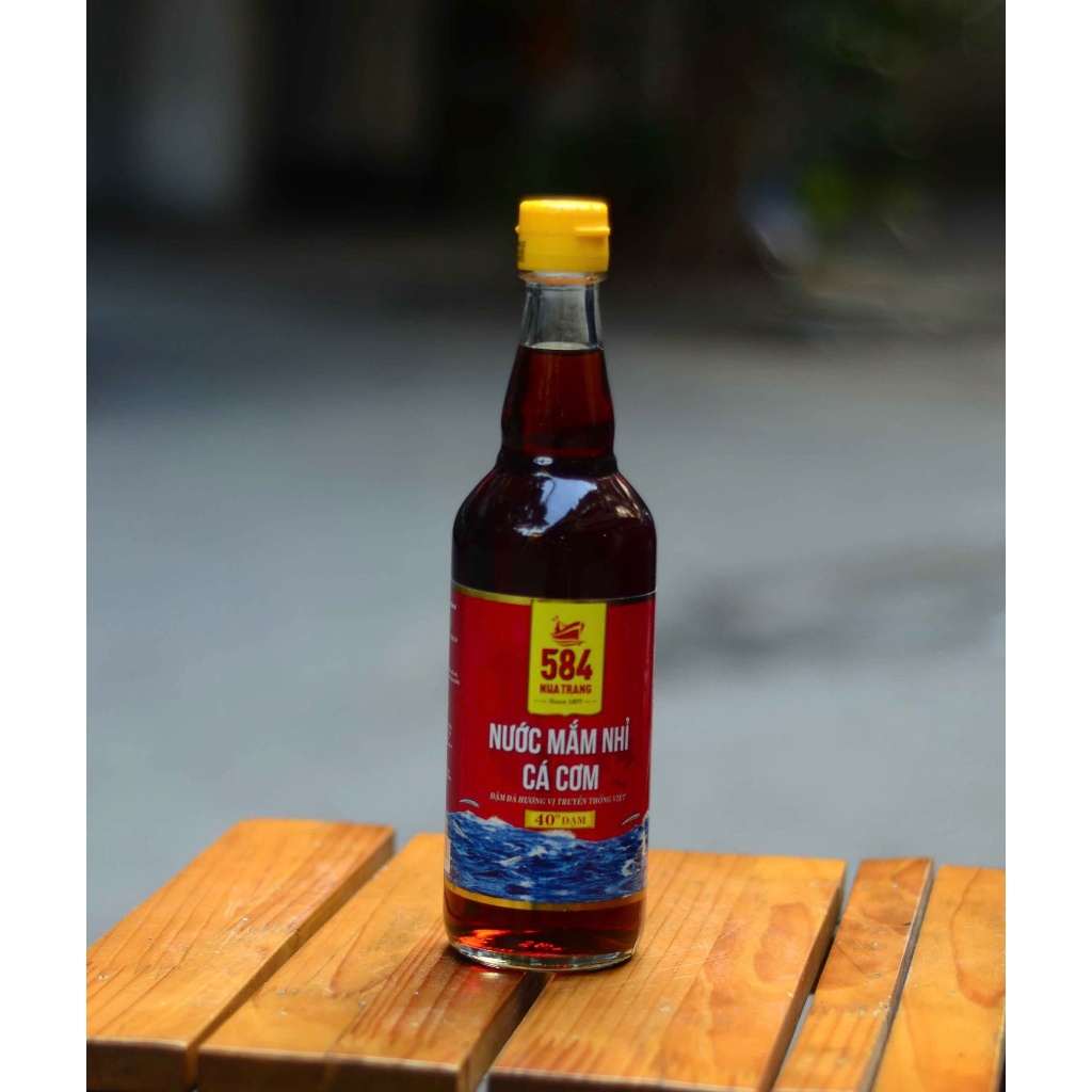 Nước mắm 584 Nha Trang 40 độ đạm chai nhựa 500ml thơm ngon, hậu vị sâu (mẫu mã mới)