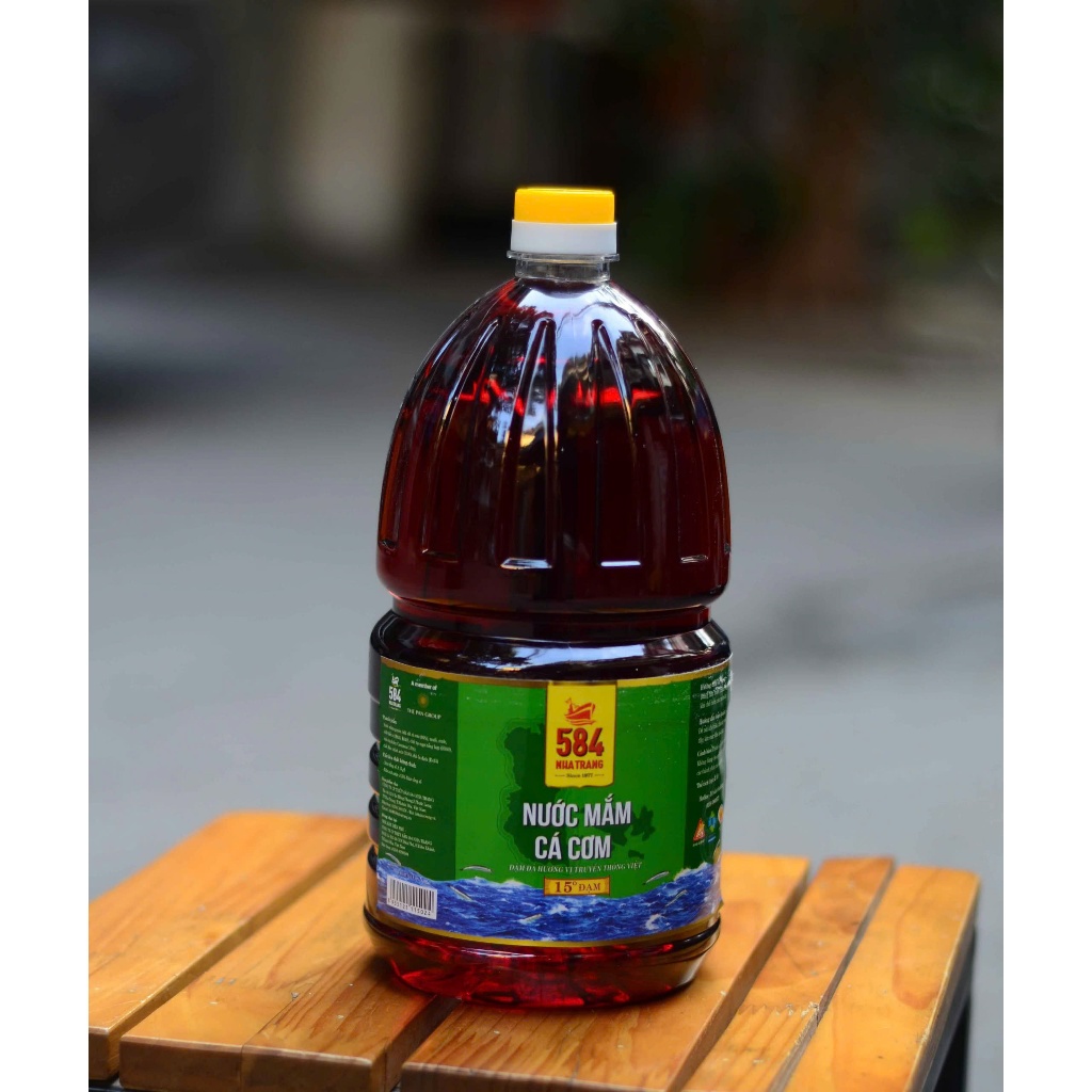 Nước mắm 584 Nha Trang can 2l 15 độ đạm siêu tiết kiệm nhưng vẫn chuẩn vị nước mắm truyền thống (mẫu