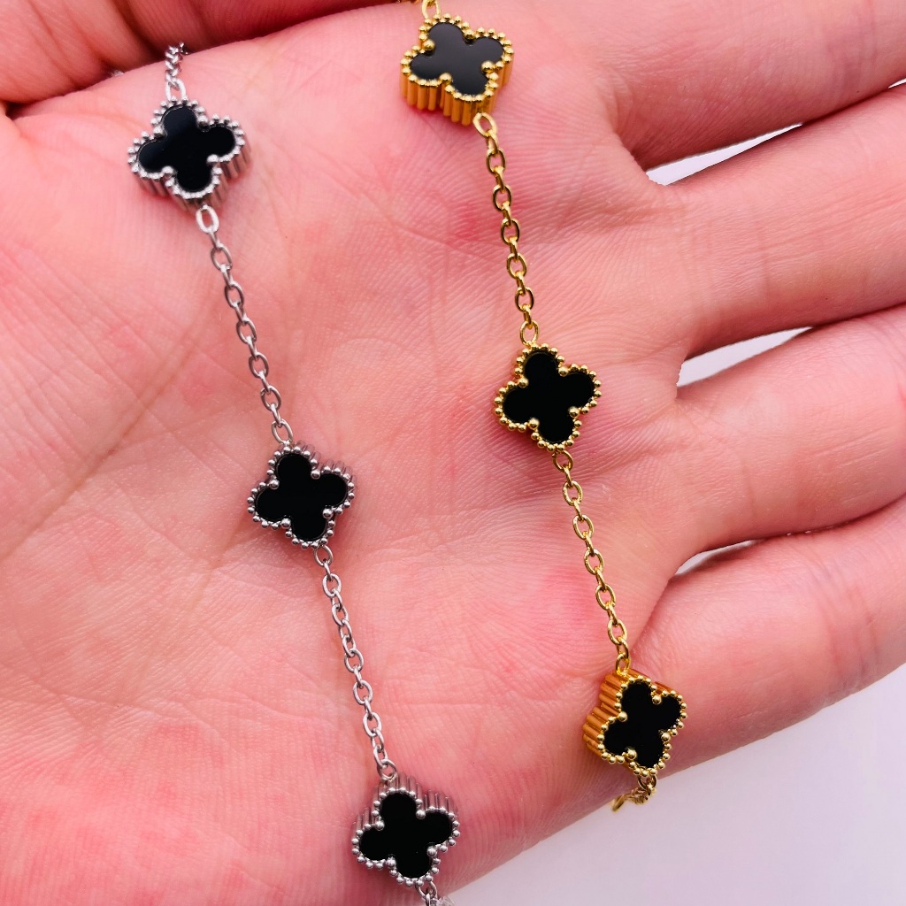 Lắc tay titan cỏ bốn lá đính đá màu đen size nhỏ, Vòng tay cỏ bốn lá màu vàng hoặc trắng chất liệu t