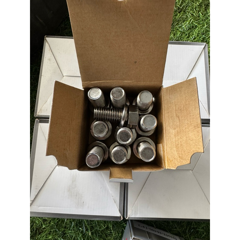 [Hộp 10c] Bulong inox bắt bánh sao Kubota DC60/70