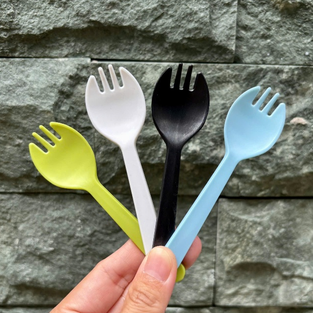 50 Nĩa nhựa mini nhiều màu ăn Bánh kem, Trái cây, Sữa chua