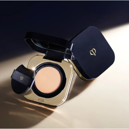 Cushion Clé De Peau Radiant Foundation Natural Tone 010