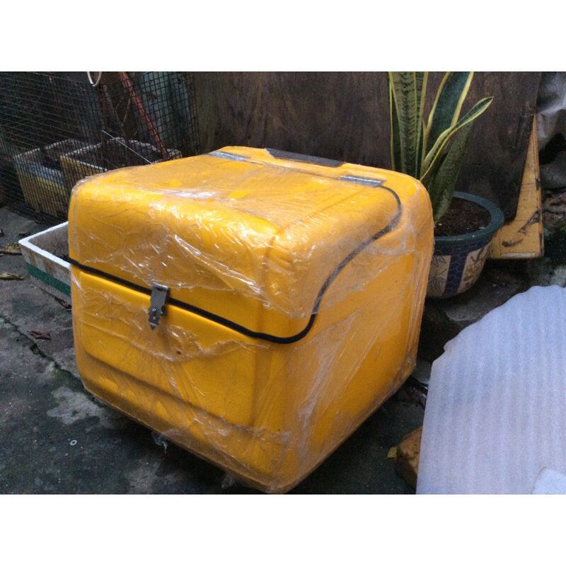 Thùng giao hàng 12