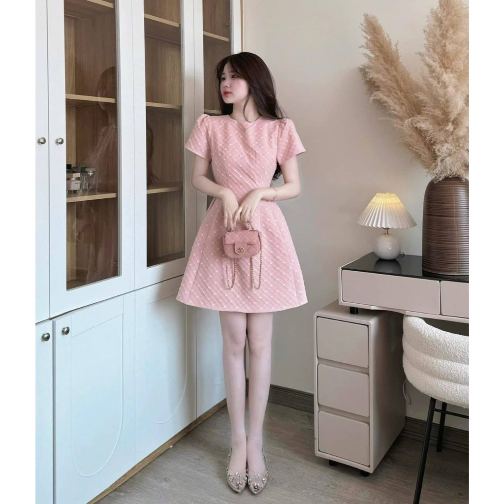 Đầm nữ thiết kế xòe nhẹ hồng chấm bi Pink Dress | BigBuy360 - bigbuy360.vn