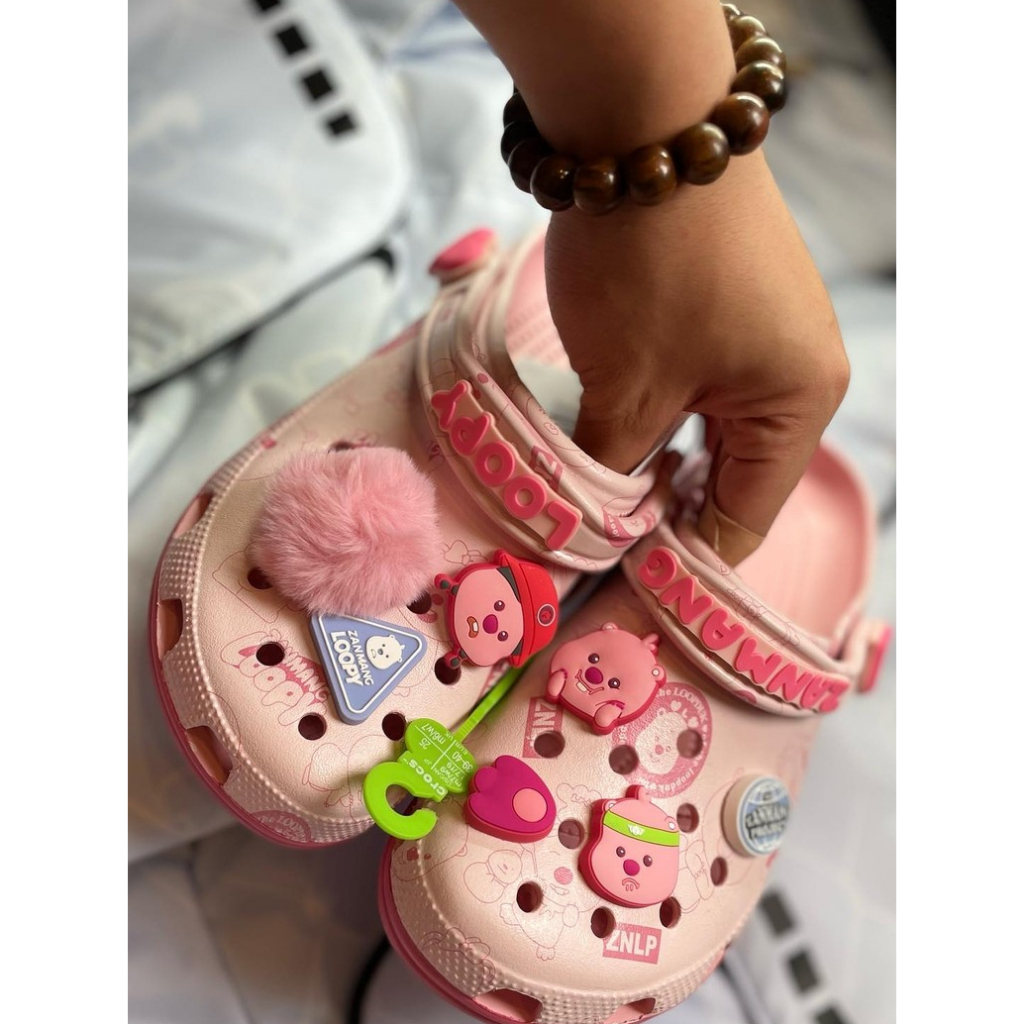 [ẢNH THẬT] Dép Sục Classic LOPPY – Tặng 14 Charm + 5 Đôi Tất