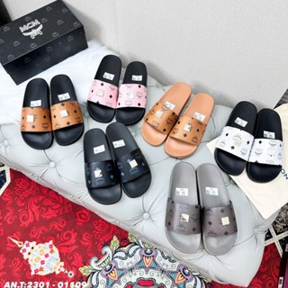 Dép lê M.C.M Quai ngang  đê cao su đi siêu nhẹ , quai in hinh logo và chữ cực chất .New