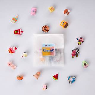 Combo 10 sticker Charm gắn vali Larita resin nhựa cứng cao cấp - mix mẫu ngẫu nhiên dễ thương, độc đáo, cá tính nổi bật