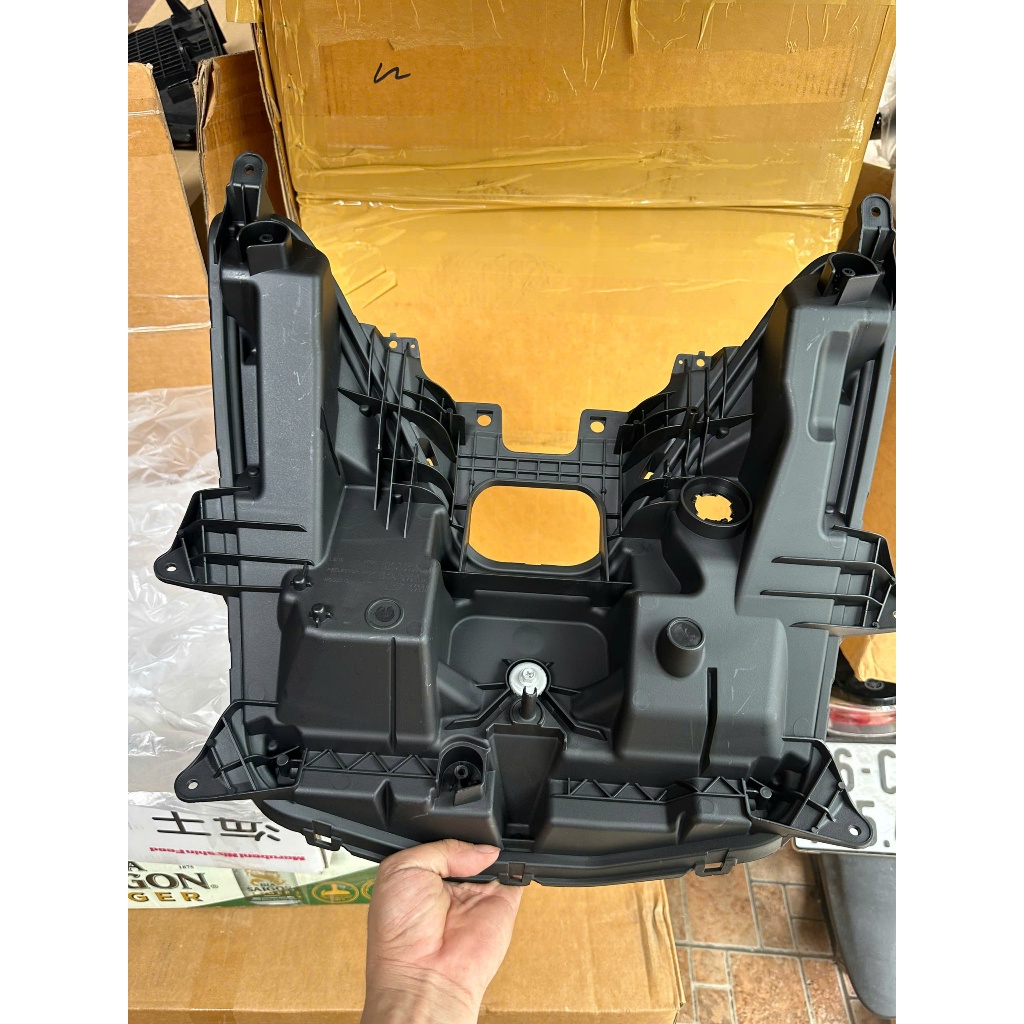 đế nhựa chóa đèn pha trước vario 160