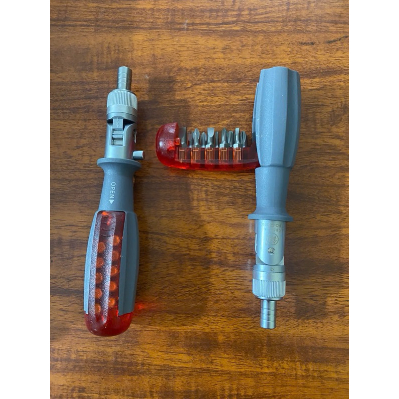 Bộ vặn vít đa năng hiệu Fukuoka gồm 10 mũi