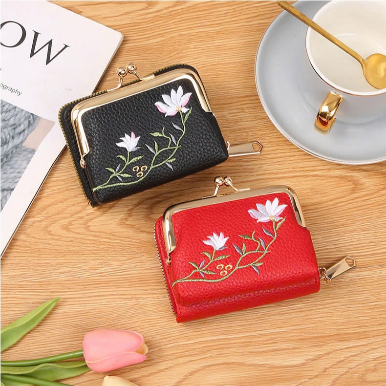 Ví nữ ngắn cầm tay mẫu mới độc đáo thiết kế 2 ngăn với khoá cài cùng khoá kéo sành điệu thêu cành hoa cực đẹp NEW-102
