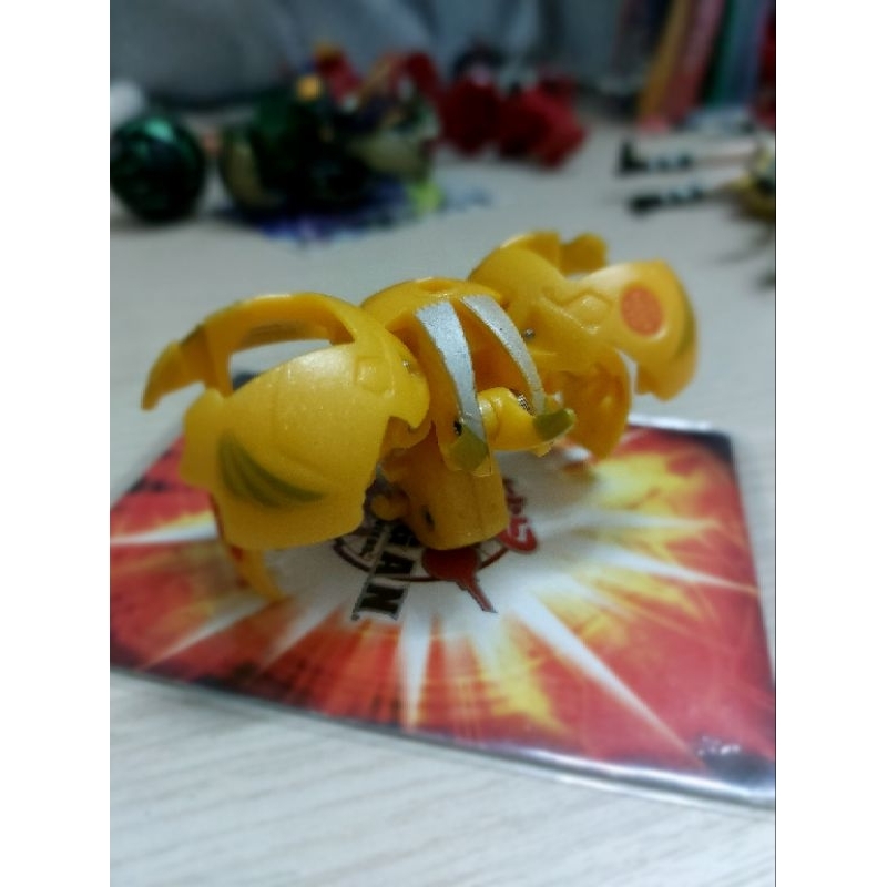 bakugan gen2 vàng (new)