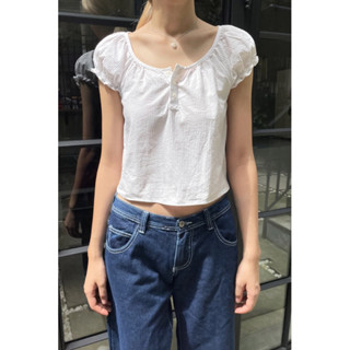 Brandy Melville Maggie Top (Áo trắng tay bồng vải thoáng mát mùa hè)