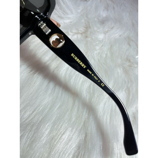 Kính hiệu Burberry