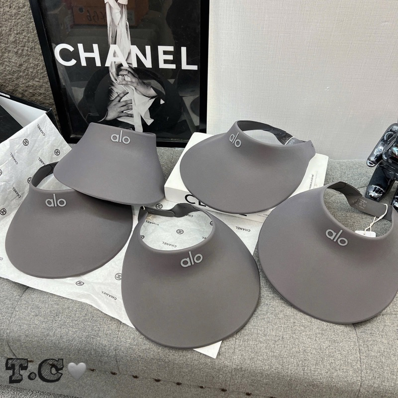 Mũ hở chóp tag Alo chữ