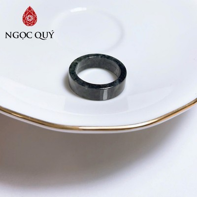 Nhẫn cẩm thạch A Myanmar Ngọc Quý- Nhẫn ngọc phỉ thúy gà đen type A chất nếp bản vuông 5mm LM30 - Ngọc Quý