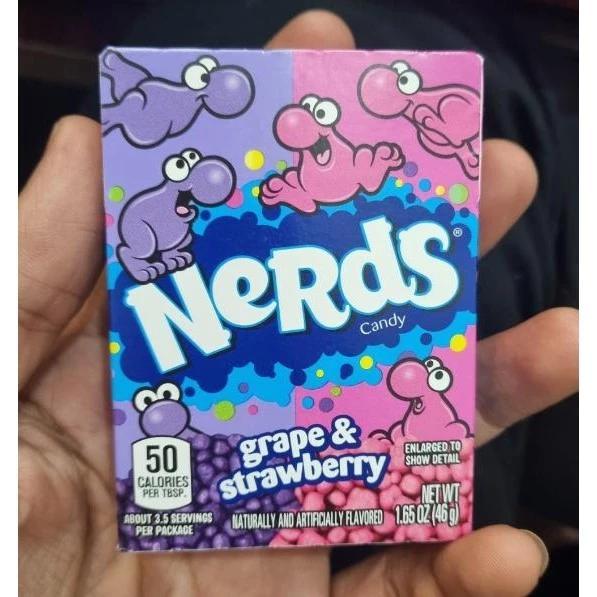 Kẹo Trái Cây Vị Nho & Dâu Nerds Candy Grape & Strawberry Mỹ - Kẹo Chua Ngọt Giòn Tan Hộp Mini 46g