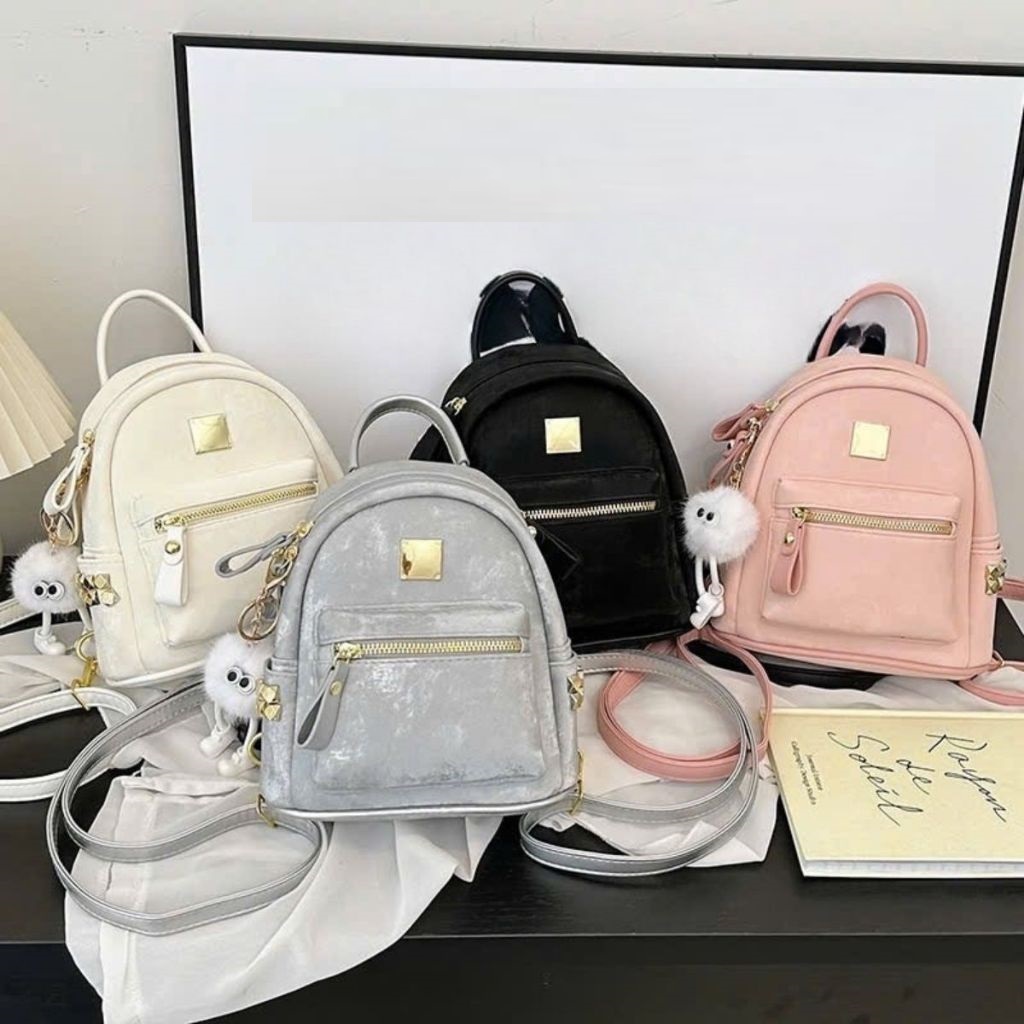 Balo mini nữ đeo chéo thời trang Hàn Quốc – Balo dáng hộp kèm móc pom gấu bông siêu dễ thương BL007