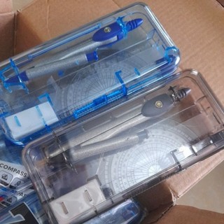Bộ ê ke, compa 7 món kèm hộp đựng