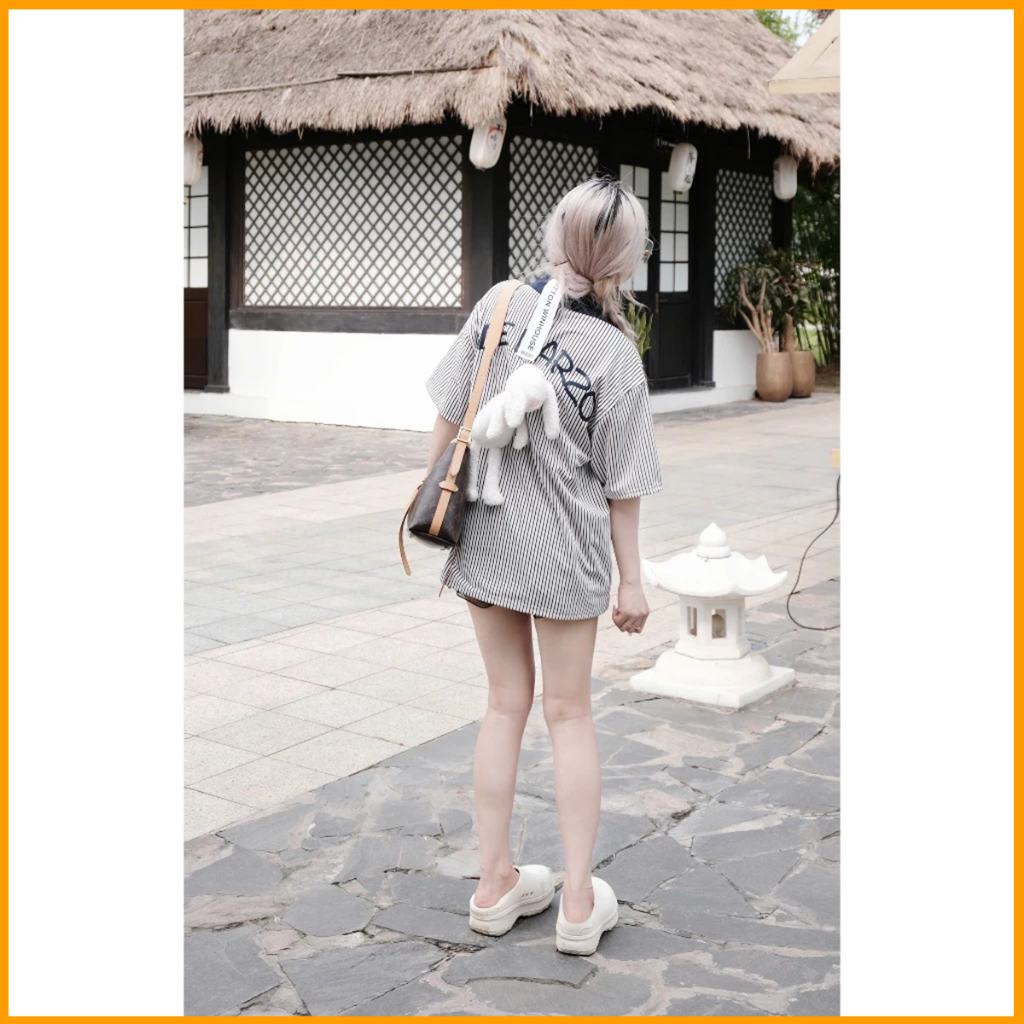 Áo thun cổ bẻ kẻ sọc phối họa tiết số 13 unisex form rộng chất liệu cotton co giãn | BigBuy360 - bigbuy360.vn