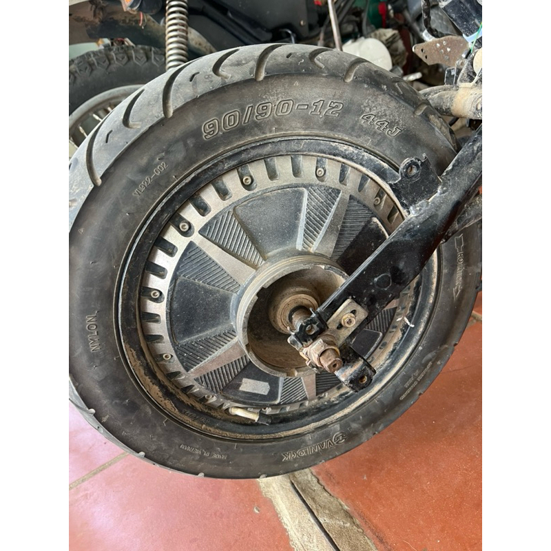 động cơ xe điện 1500w vành 12 hàng tháo xe kèm lốp cho ae chơi xe