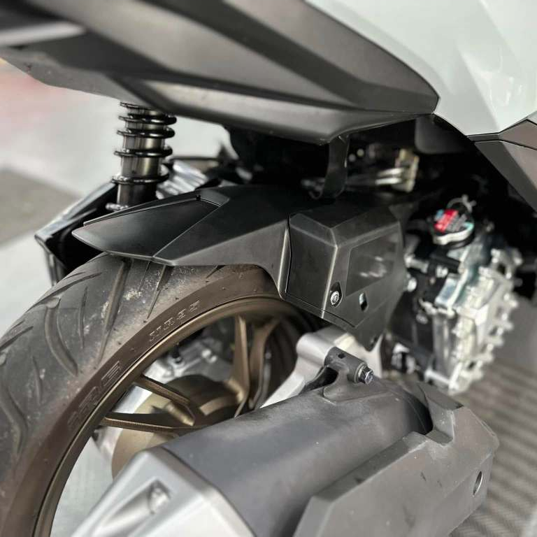 Dè con chắn bùn sau chính hãng cho AB125, Click, Vario (070551)