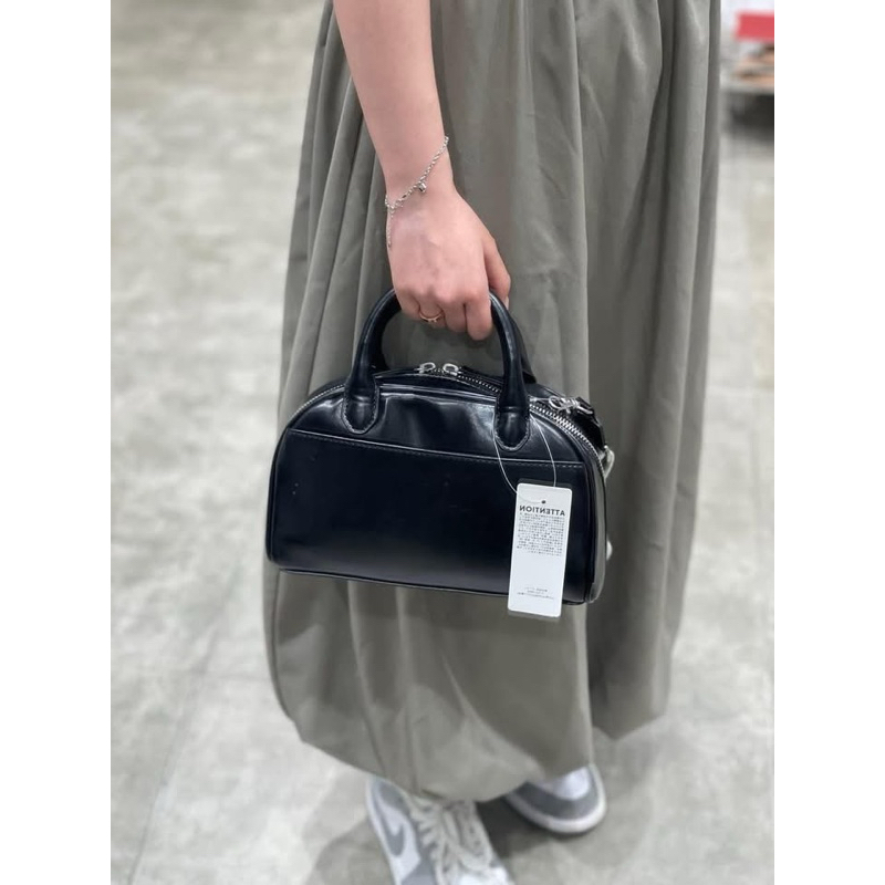 Túi sách nhà Gu Nhat Túi lên dáng xinh lắm , đựng được nhiều đồ nữa .  Gu bác nào chốt liền  Free si