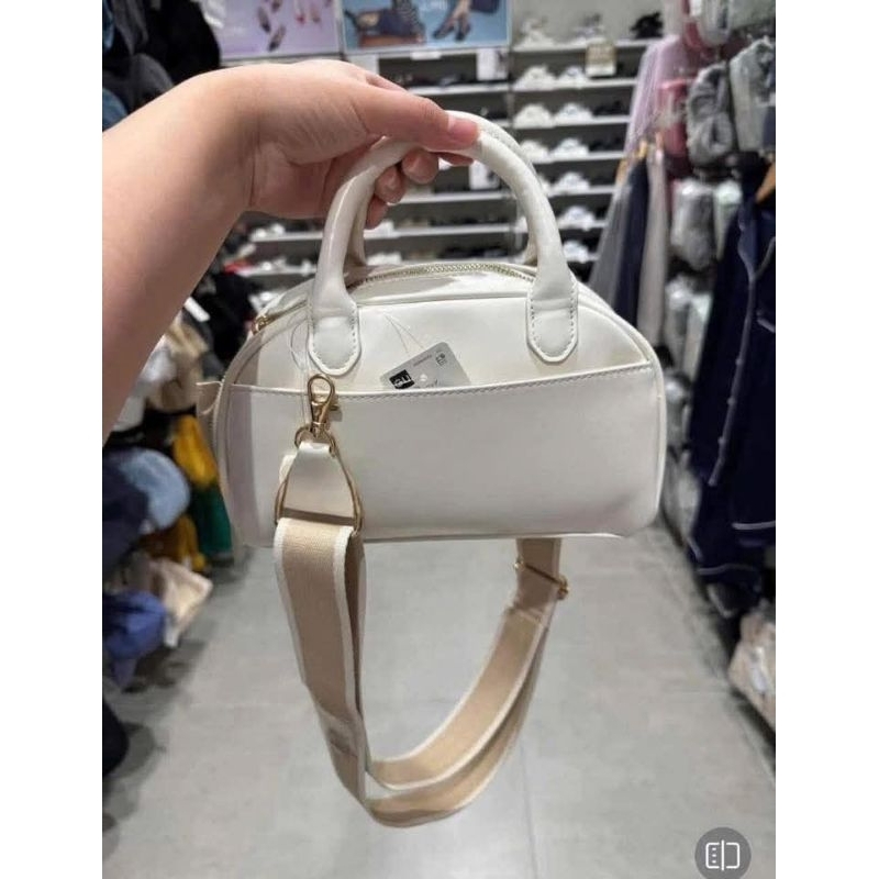 Túi sách nhà Gu Nhật Hàng hiếm nhé c Túi lên dáng xinh lắm , đựng được nhiều đồ nữa . Gu bác nào chố