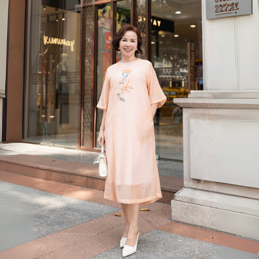 M COLLECTION | Đầm Nữ Trung Niên Tặng Mẹ Phom Suông Tơ Xốp Mềm Nhẹ Mặc Thoáng Mát Thêu Hoa - D12206 | BigBuy360 - bigbuy360.vn