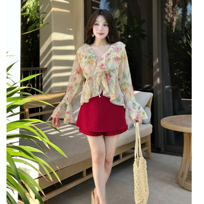 YUCHERRY | Áo hoa chất voan cổ chữ V FLORAL WHISPERS TOP YA519