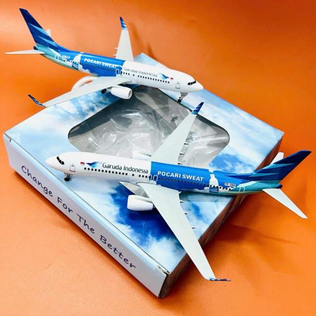 Mô hình máy bay Boeing B737-800 Hãng Hàng Không 5 Sao Garuda Indonesia ("Pocari Sweat" livery) Hợp K