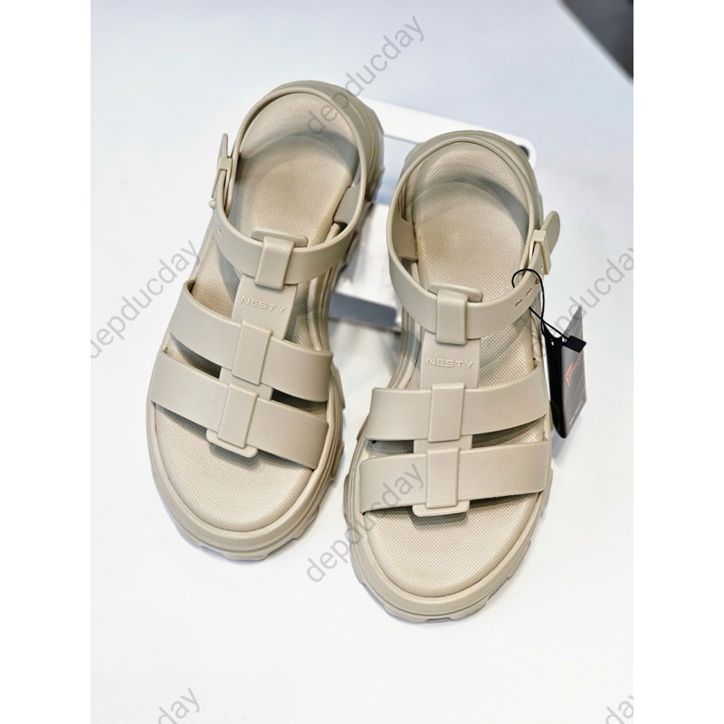 Nesty Sandal Nesty Ne31 Nâu Nhạt – Êm Chân, Đế Nhẹ, Bền Bỉ, Dễ Phối Đồ