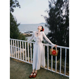 SET ĐẦM DÀI REN HOA TRẮNG KÈM KHOÁC CROP TAY LOE