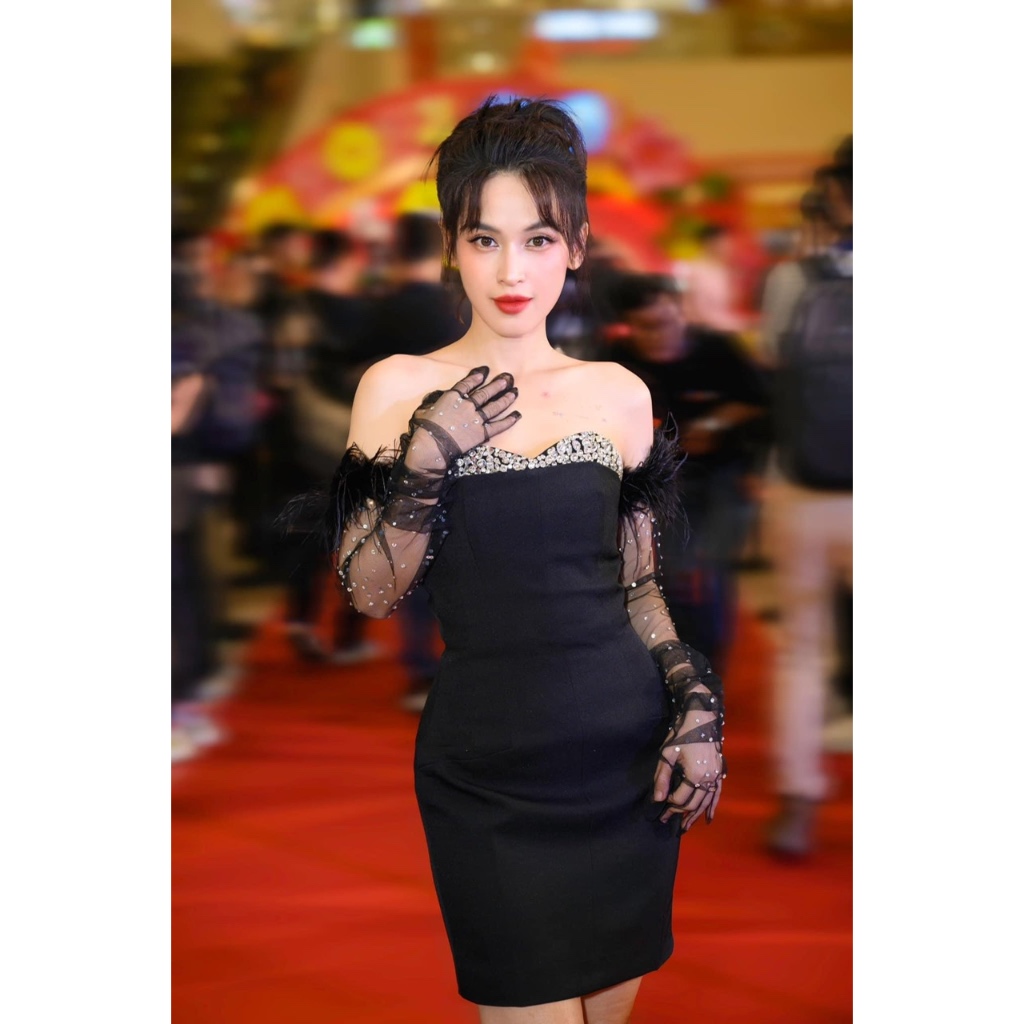 ĐẦM MIDI ĐEN CÚP NGỰC ĐÍNH ĐÁ