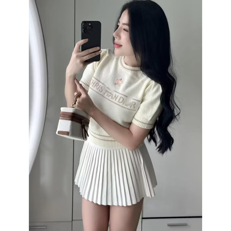 Áo len cộc be thêu nâu QCL1