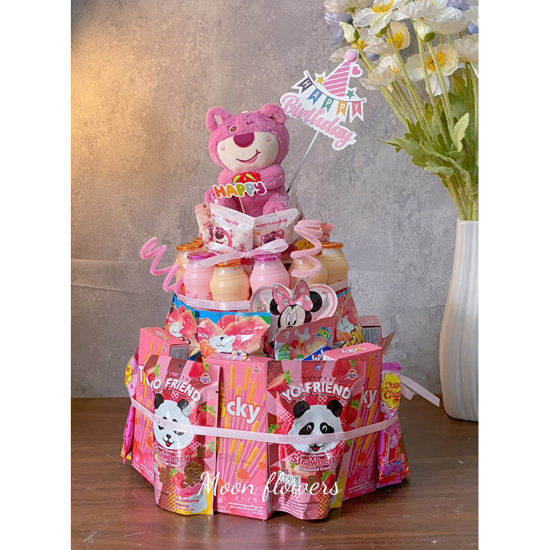 Tháp bánh kẹo sinh nhật làm quà tặng cho các bé