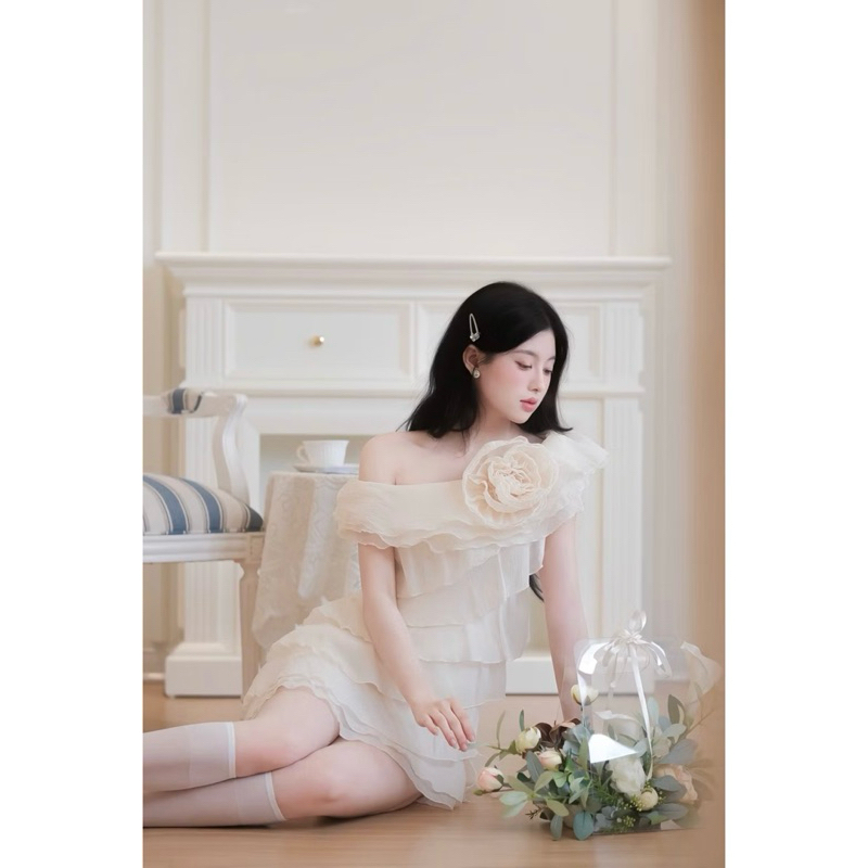 Fleur Dress Váy trễ vai voan trơn xếp tầng đính hoa thiết kế bigsize Clay Clothing