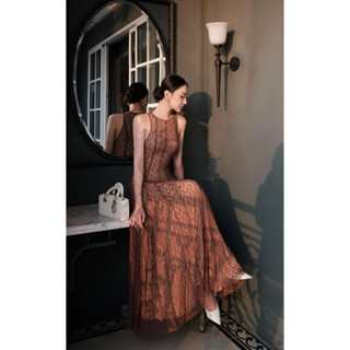 Đầm Ren SN Tùng Váy Xoè Rã Mảnh Bồng Bềnh Sang Trọng