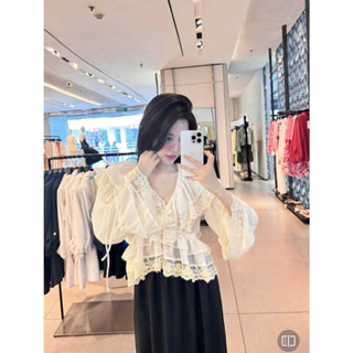 👑 Áo Sơ Mi Nữ Voan Ren Nhún Tầng Dáng Rộng Cổ V – Phong Cách Tiểu Thư Hàn Quốc, Tay Dài Bo Ren – SM019 👑